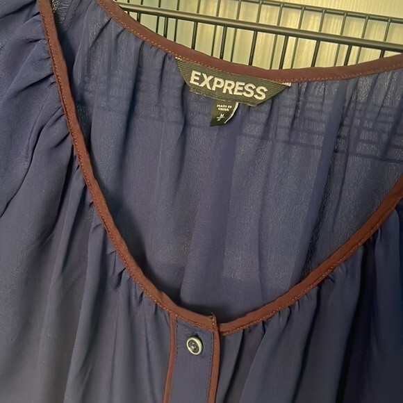 Express Womens Short Sleeve Blouse Navy Blue with Brown Trim Size M Lightly Worn - Picture 2 of 2